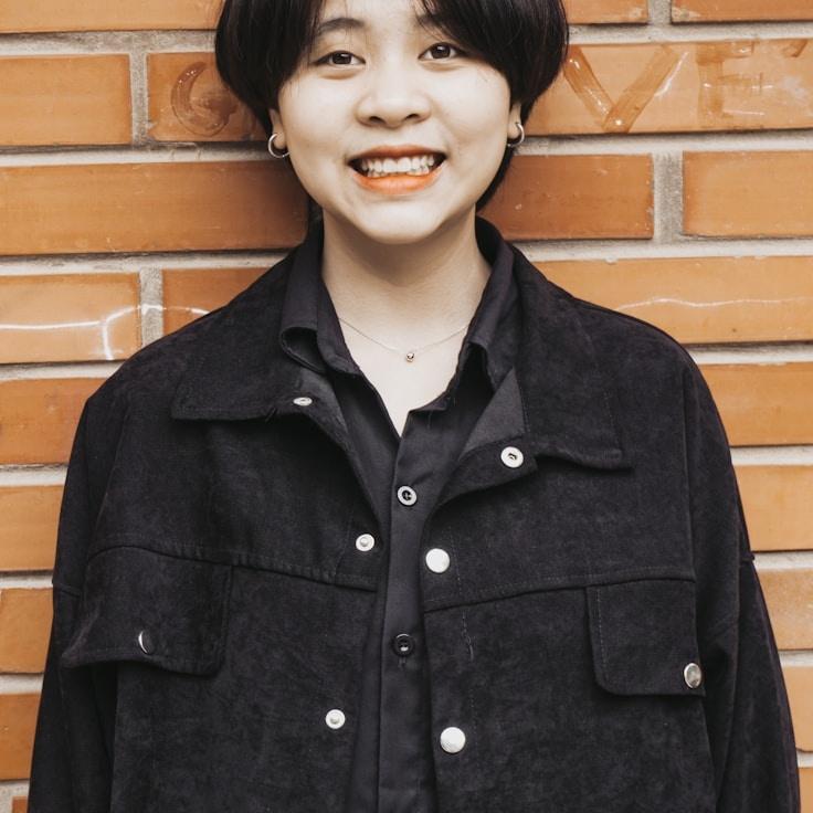 Portrait of Ananya meditation instructor